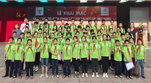 Học sinh trường THCS Ái Mộ tham dự cuộc thi Vô địch Toán
cấp trung học Úc mở rộng (AIMO)