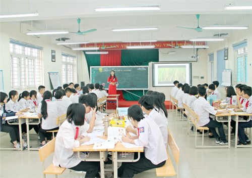 Đạt giải nhất GVG cấp Quận, cô giáo Vũ Thị Hương tiếp tục dự thi GVG cấp Thành phố bộ môn Hóa học