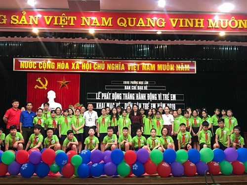 Liên Đội trường THCS Ái Mộ tham dự  Diễn đàn trẻ em  phường Ngọc Lâm
năm 2019