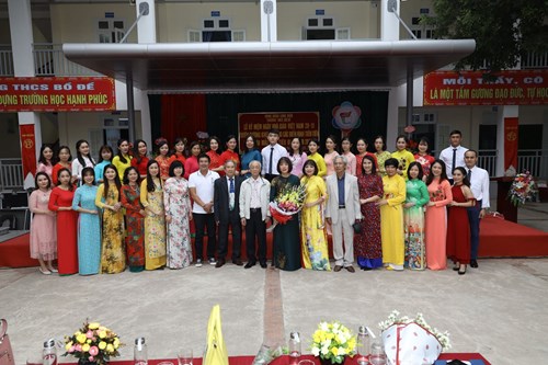 Sáng 20 tháng 11 năm 2020, trường THCS Bồ Đề  long trọng tổ chức lễ kỷ niệm ngày Nhà giáo Việt Nam và tuyên dương khen thưởng các điển hình tiên tiến, nhà giáo mẫu mực tiêu biểu năm 2020