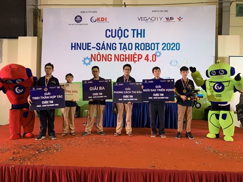Chùm ảnh Học sinh trường THCS Chu Văn An - Long Biên chinh phục cuộc thi sáng tạo Robot 2020