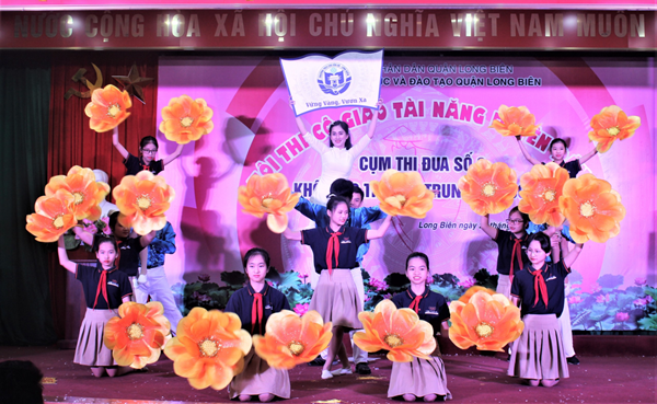 Cô giáo Tổng phụ trách đội - Nguyễn Thị Thanh Huyền, tỏa sáng trong “Hội thi cô giáo tài năng, duyên dáng”