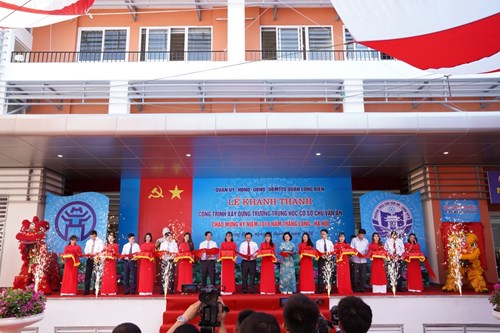 Lễ gắn biển công trình cấp Thành phố - Trường THCS Chu Văn An - Chào mừng kỷ niệm 1010 năm Thăng Long - Hà Nội và Đại hội Đảng bộ quận Long Biên lần thứ IV