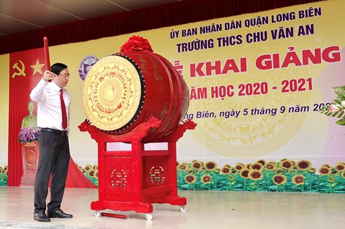 Thầy và trò trường THCS Chu Văn An hân hoan chào đón năm học mới 2020-2021