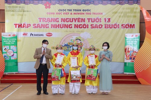 Vinh danh học sinh đạt giải Cuộc thi “Cùng Đức Việt và Miwon trở thành Trạng nguyên tuổi 13” và cuộc thi “Cùng Đức Việt và Miwon thắp sáng những Ngôi sao buổi sớm”