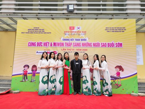 Tiết mục dự thi chung kết toàn quốc cuộc thi  Thắp sáng những ngôi sao buổi sớm  của học sinh trường THCS Chu Văn An
