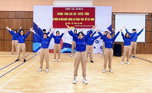 Hưởng ứng tháng thanh niên, học sinh trường THCS Chu Văn An chung tay đẩy lùi Covid-19