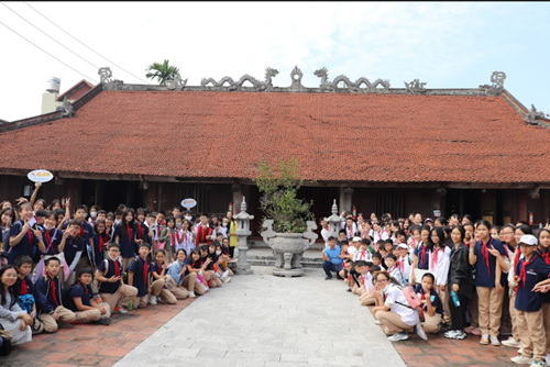 Học sinh trường THCS Chu Văn An tham gia hoạt động ngoại khoá với chủ đề “Di tích lịch sử địa phương”.