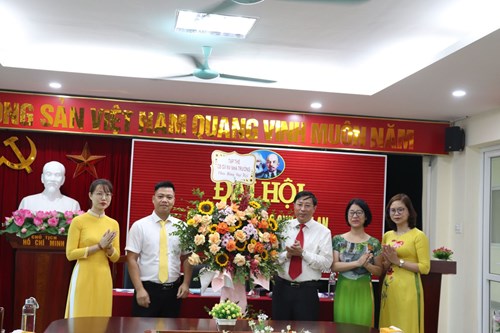 Đại hội Chi bộ trường THCS Chu Văn An - Đại hội thể hiện sự đồng tâm nhất trí và quyết tâm thực hiện thắng lợi mọi nhiệm vụ chính trị giai đoạn 2022 – 2025.