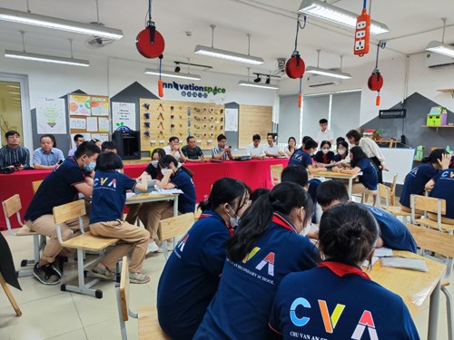 Trường THCS Chu Văn An đón đoàn cán bộ và giáo viên Sở GD&ĐT, trường THPT Hồng Bàng - Thành phố Hải Phòng đến học tập kinh nghiệm xây dựng trường Chuẩn quốc gia và và trải nghiệm Trường học Thông minh