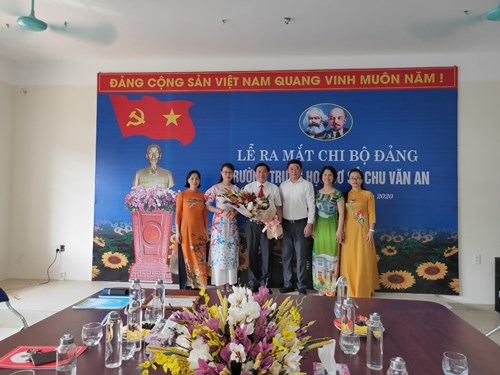 Lễ ra mắt Chi bộ trường THCS Chu Văn An
