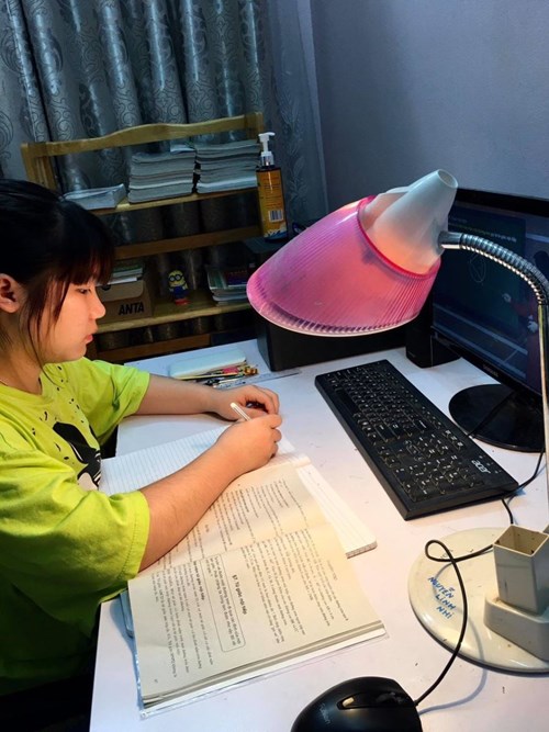 Tấm gương sáng trong phong trào tự học và rèn luyện thời gian nghỉ phòng chống dịch viêm đường hô hấp cấp Covid -19 Trường THCS Đô Thị Việt Hưng 