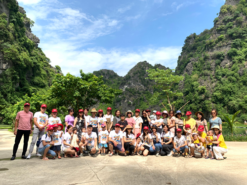 Chuyến tham quan nghỉ dưỡng bổ ích cho cán bộ, giáo viên Trường THCS Đô Thị Việt Hưng tại Sầm Sơn Thanh Hóa