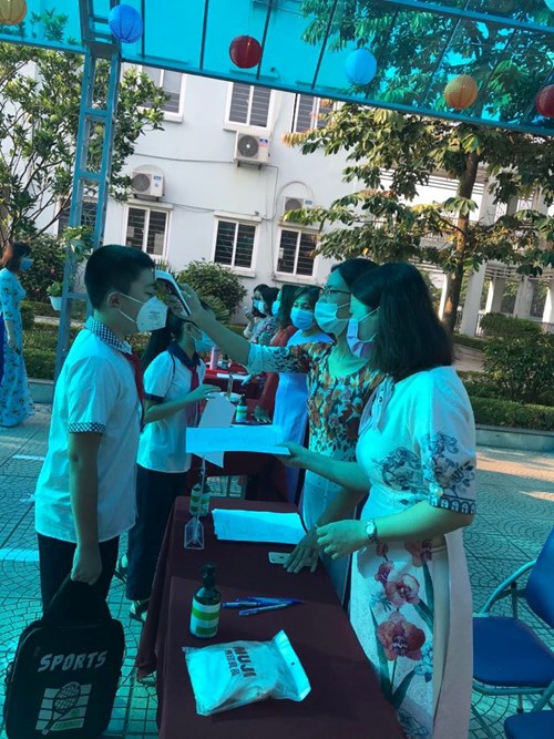 Trường THCS Đô Thị Việt Hưng nỗ lực thực hiện các biện pháp phòng chống dịch bệnh.