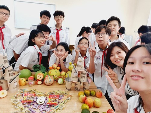 Học sinh trường THCS Đô Thị Việt Hưng tưng bừng tham gia  Đại hội Chi đội và Vui Tết Trung thu.