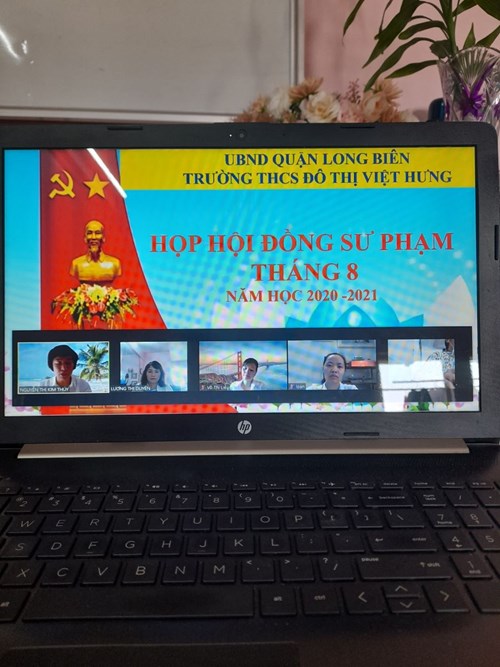 Trường THCS Đô Thị Việt Hưng triển khai nhiệm vụ tháng 8 trong cuộc họp trực tuyến