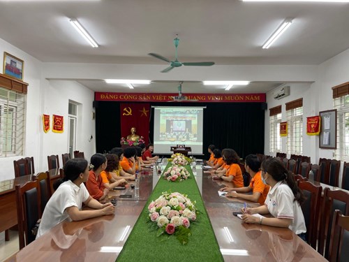 Chi bộ trường THCS Đô Thị Việt Hưng tham gia Hội nghị nghiên cứu, học tập, quán triệt Nghị quyết Hội nghị Trung ương 5, khóa XIII