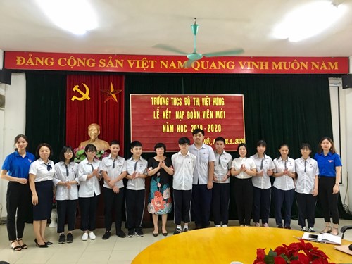 Trường THCS Đô Thị Việt Hưng tổ chức lễ kết nạp Đoàn cho đội viên ưu tú khối 9 năm học 2019 -2020 