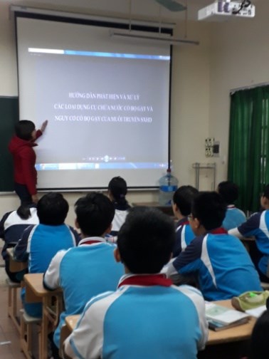 Trường THCS Giang Biên trong công tác phòng chống dịch sốt xuất huyết.