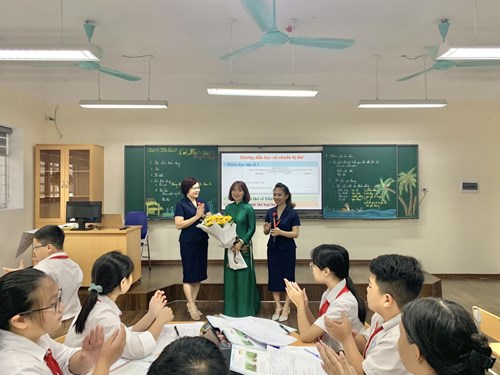 Trường THCS Gia Quất tổ chức thành công tiết chuyên đề Ngữ văn 7 cấp Quận do cô giáo Trần Thu Thủy thực hiện