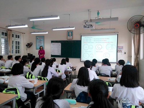     Ngày 22/11/2016 cô giáo Vũ Thị Ái Vân thi giáo viên dạy giỏi cấp Quận môn Toán về dự có các đồng chí chuyên viên phòng giáo dục quận và các thầy cô giáo các trường trong quận.