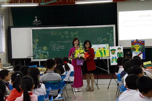     Ngày 25/11/2016 cô giáo Nguyễn Thị Dung thi giáo viên dạy giỏi cấp Quận môn Mỹ Thuật  về dự có các đồng chí chuyên viên phòng giáo dục quận và các thầy cô giáo các trường trong quận.