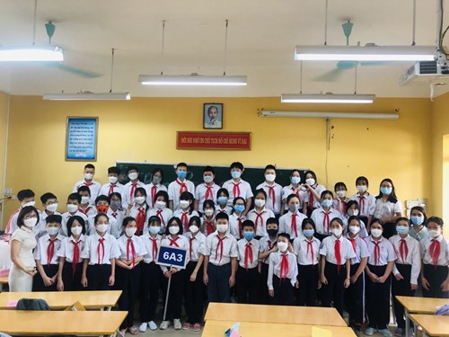 Trường THCS Long Biên hân hoan chào đón các em học sinh khối 6 trở lại trường học