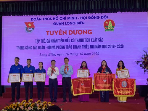 Liên đội trường THCS Ngọc Lâm vinh dự tự hào được  nhận bằng khen  của Trung Ương Đoàn Thanh Niên Cộng Sản Hồ Chí Minh