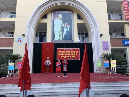 Thầy và trò Trường THCS Ngọc Lâm hưởng ứng ngày pháp luật nước cộng hoà xã hội chủ nghĩa Việt Nam năm 2020