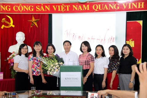 Chia tay đồng chí Nguyễn Anh Tuấn - Nguyên Hiệu trưởng và các đồng chí Giáo viên, Nhân viên chuyển công tác