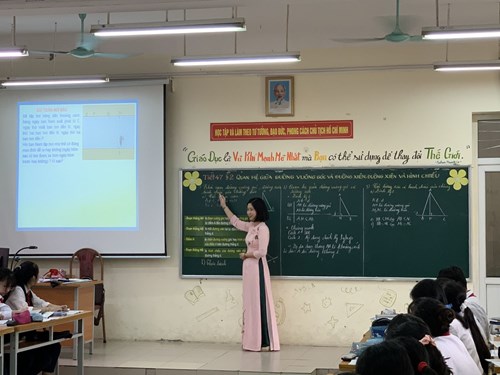 Cô giáo Phạm Thị Thu Trang giáo viên Tổ Toán Lý đã hoàn thành xuất sắc tiết dự thi GVG cấp Quận môn Toán  năm học 2020 – 2021