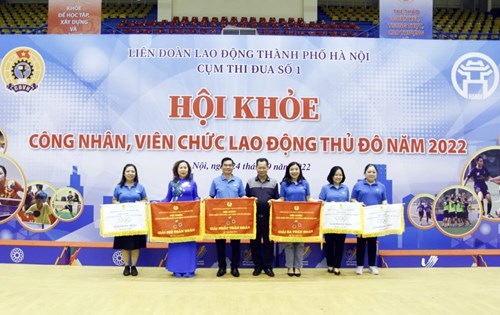 Nhà giáo Nguyễn Tuấn Anh - Giáo viên trường THCS Ngọc Lâm xuất sắc giành huy chương Bạc trong Hội khỏe công nhân viên chức lao động Thủ đô năm 2022 - Cụm thi đua số 1
