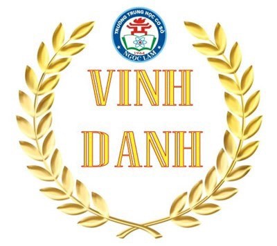NGƯT Ngô Hồng Giang - Hiệu trưởng trường THCS Ngọc Lâm nhận Giấy khen của Chủ tịch UBND quận Long Biên