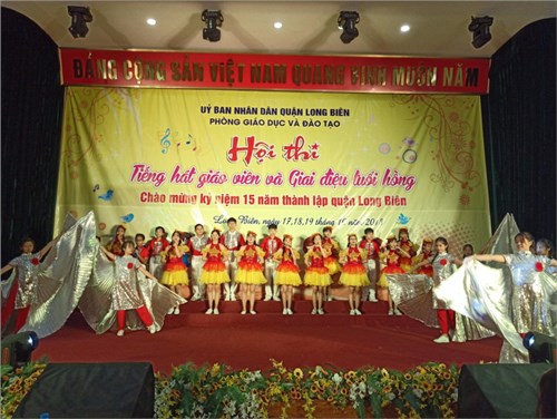 Hội thi “Tiếng hát giáo viên và Giai điệu tuổi hồng” của trường THCS Ngọc Lâm