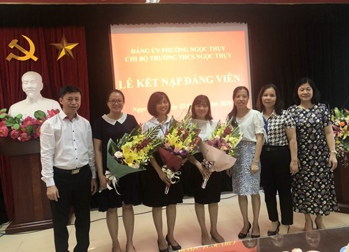 Lễ kết nạp Đảng viên mới của trường THCS Ngọc Thụy năm học 2019-2020