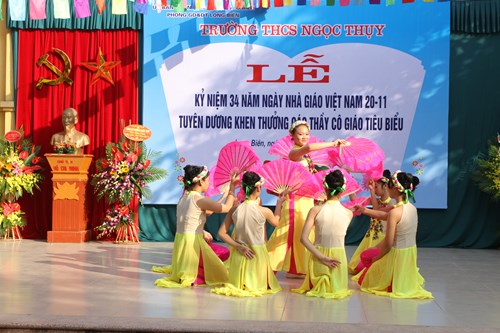 Lễ kỷ niệm 34 năm ngày Nhà giáo Việt Nam 20-11 của trường THCS Ngọc Thụy
