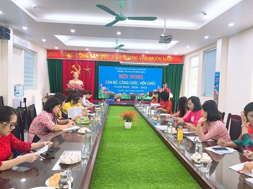 Hội nghị cán bộ công chức- viên chức trường THCS Nguyễn Bỉnh Khiêm năm học 2020-2021