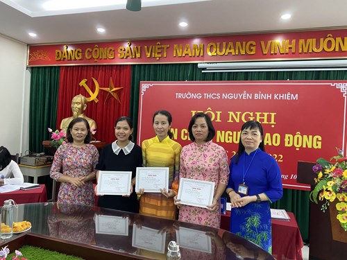 Trường THCS Nguyễn Bỉnh Khiêm tổ chức Hội nghị viên chức, người lao động năm học 2021-2022