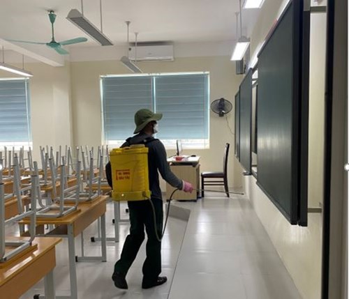 Trường THCS Nguyễn Bỉnh Khiêm tổng vệ sinh môi trường phòng, chống Sốt xuất huyết đợt 3 năm 2021