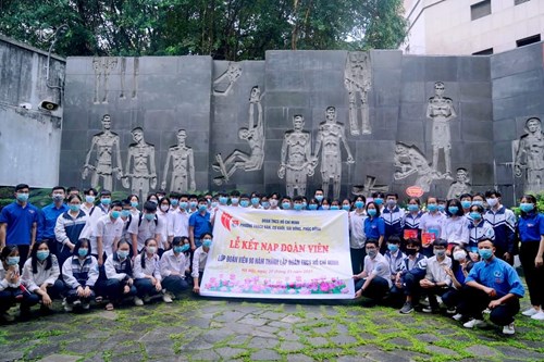 Chương trình kết nạp Đoàn cho Đội viên ưu tú của Liên đội THCS Nguyễn Bỉnh Khiêm