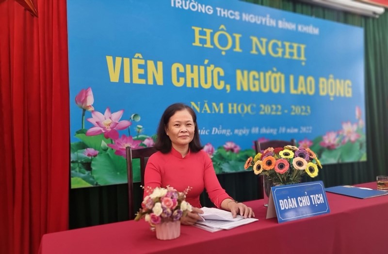 Cô giáo Nguyễn Thị Thu Thủy- Tấm gương dân vận khéo trong Công tác thi đua khen thưởng của trường THCS Nguyễn Bỉnh Khiêm