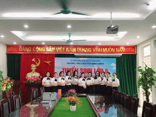 Trường THCS Nguyễn Bỉnh Khiêm có 71% học sinh đăng kí tuyển sinh thành công trong ngày đầu tiên tuyển sinh trực tuyến.