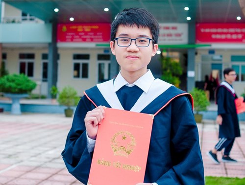 Phan Thành Đạt - Gương mặt thủ khoa kì thi vào lớp 10 năm học 2022 - 2023 - trường THCS Nguyễn Bỉnh Khiêm