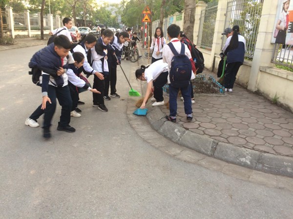 Trường THCS Phúc Đồng tổ chức tổng vệ sinh môi trường giữ gìn vệ sinh trường học