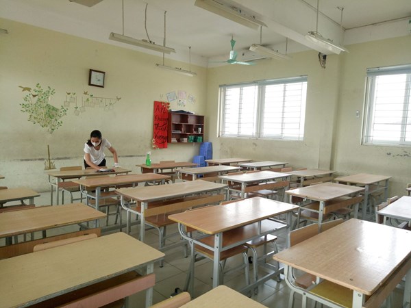 Trường THCS Phúc Đồng triển khai khử trùng, tổng vệ sinh trường học lần thứ 5
