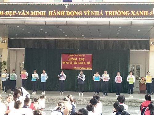 Trường THCS Phúc Lợi hưởng ứng Ngày Pháp luật Việt Nam