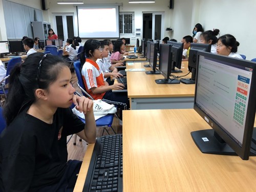 Học sinh Trường THCS Sài Đồng thực hiện khảo sát chất lượng môn tiếng anh lớp 6 