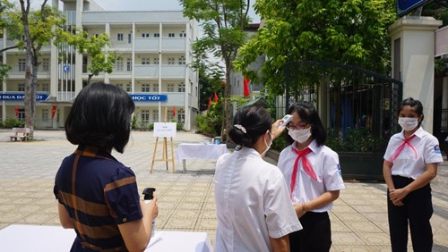 Cô trò Trường Trung học cơ sở Sài Đồng (quận Long Biên) - Sẵn sàng đón năm học mới đặc biệt