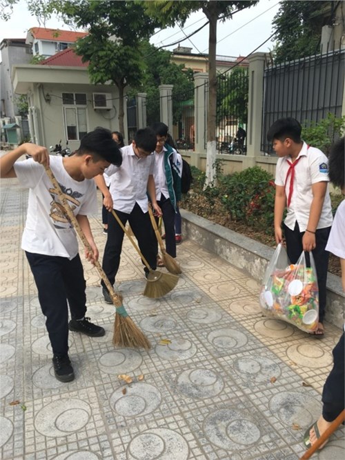 Trường THCS Sài Đồng  tổ chức tổng vệ sinh môi trường phòng, chống dịch bệnh trước kì nghỉ lễ 02/9 và đón năm học mới 2018-2019