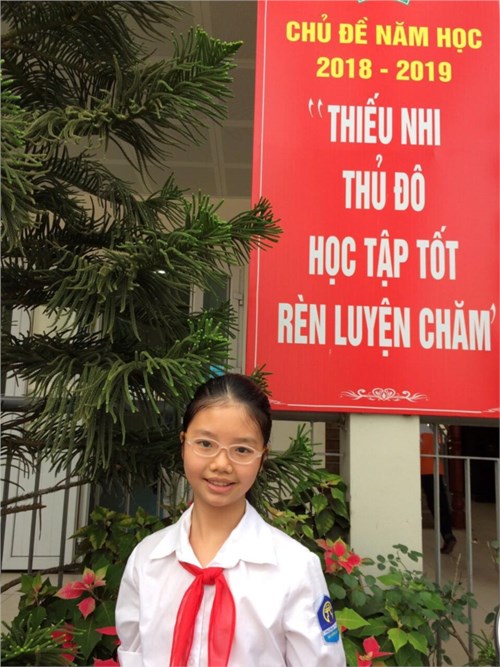 Nguyễn Lưu Khánh Linh - Chi đội trưởng 6A10 gương mẫu, học giỏi.

